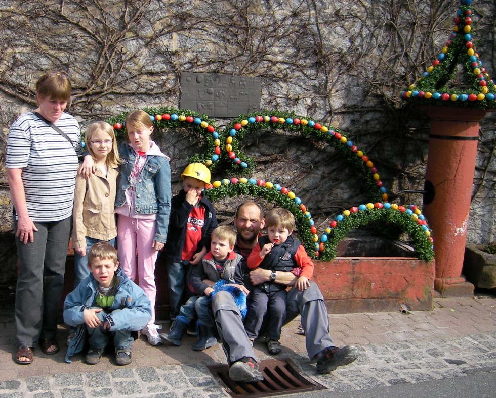 Gruppenbild vor dem Brunnen